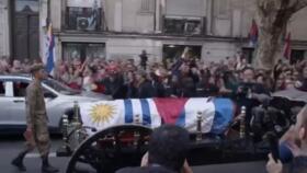 Uruguay: lágrimas y aplausos para el cortejo fúnebre de 'Pepe' Mujica